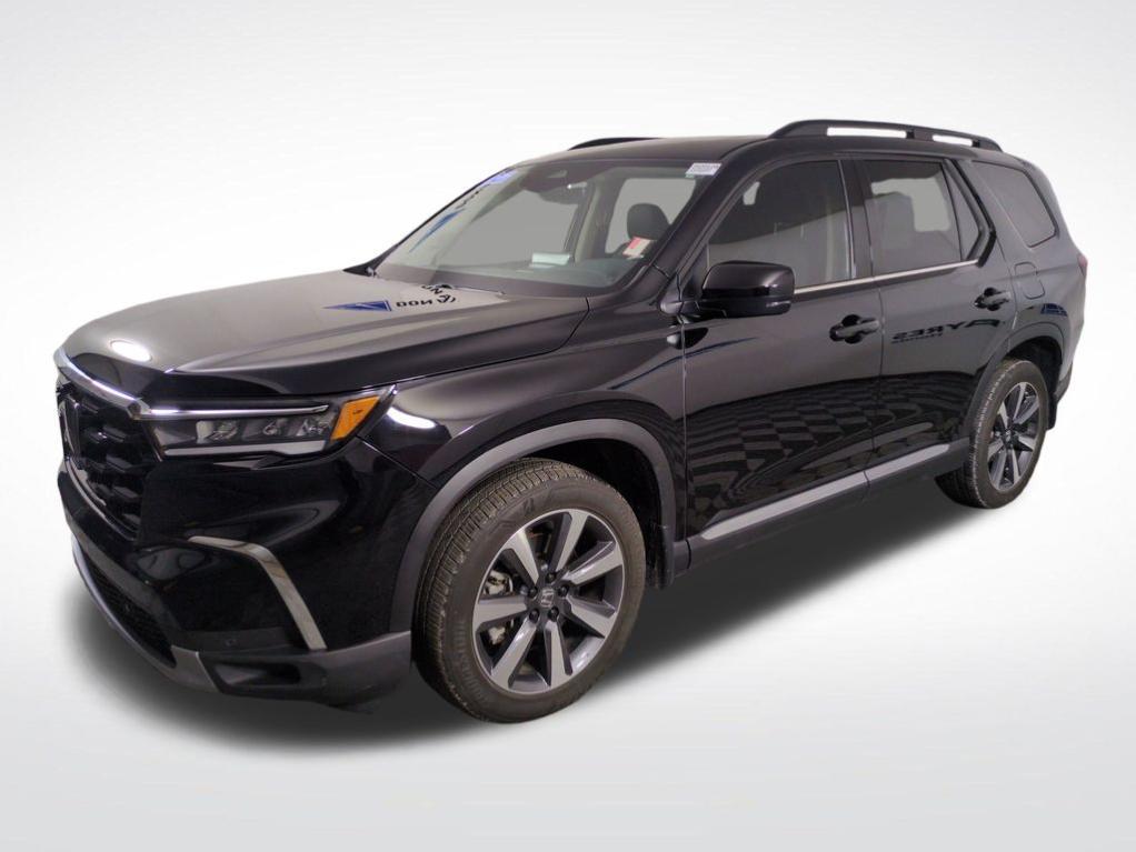 used 2025 Honda Pilot car, priced at $42,976