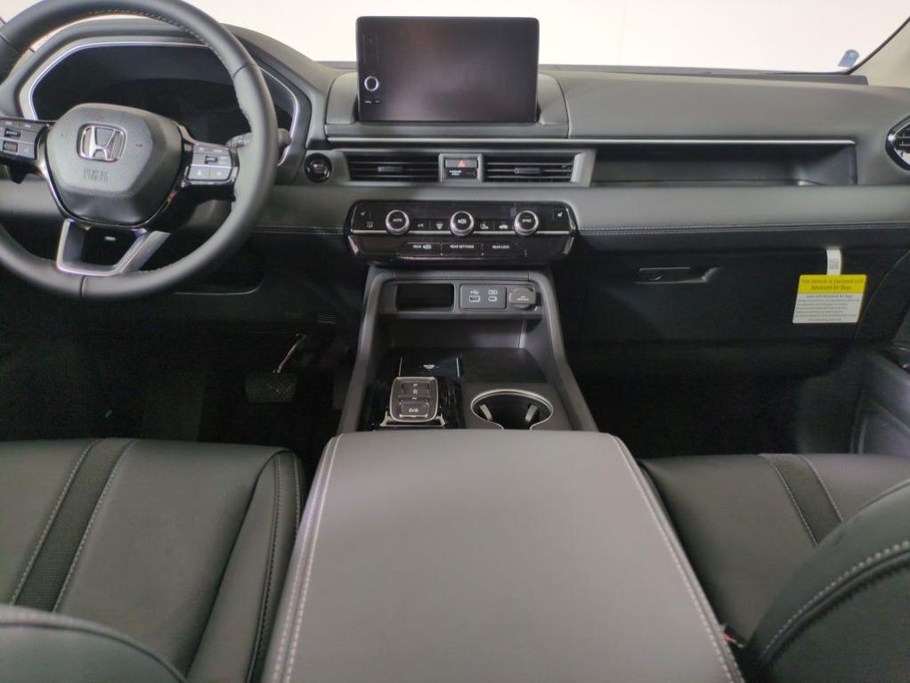 new 2025 Honda Pilot car, priced at $49,872