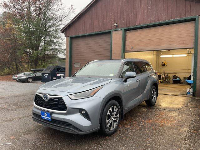 used 2021 Toyota Highlander Hybrid car, priced at $25,500