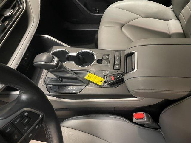 used 2021 Toyota Highlander Hybrid car, priced at $25,500