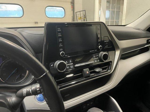 used 2021 Toyota Highlander Hybrid car, priced at $25,500