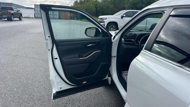 used 2023 Toyota Highlander car, priced at $39,000