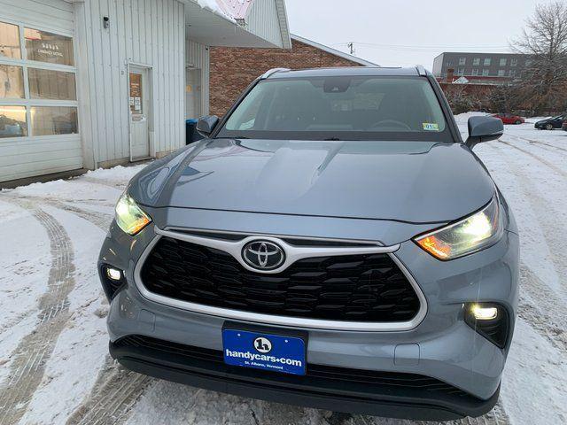 used 2021 Toyota Highlander car, priced at $27,900