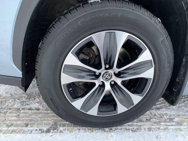 used 2021 Toyota Highlander car, priced at $27,900