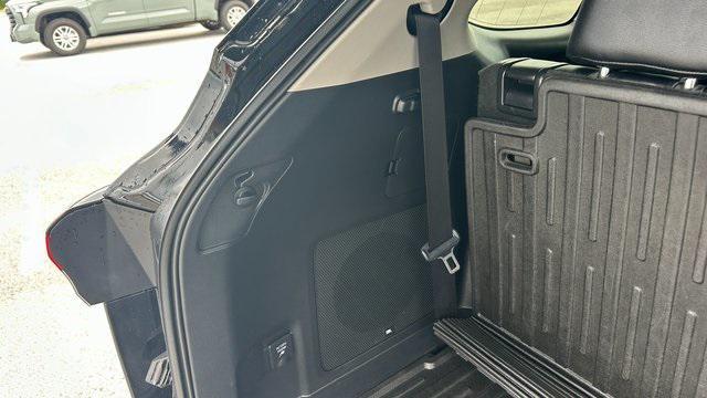 used 2021 Toyota Highlander Hybrid car, priced at $32,900