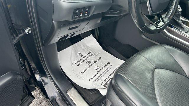 used 2021 Toyota Highlander Hybrid car, priced at $32,900