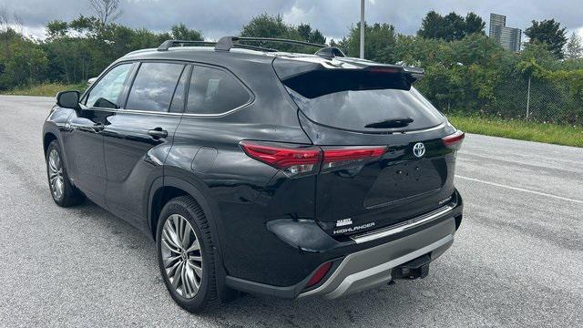 used 2021 Toyota Highlander Hybrid car, priced at $32,900
