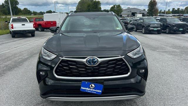 used 2021 Toyota Highlander Hybrid car, priced at $32,900