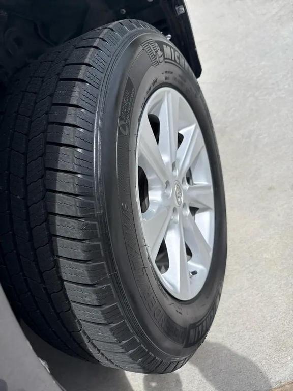 used 2012 Toyota Highlander car, priced at $10,988