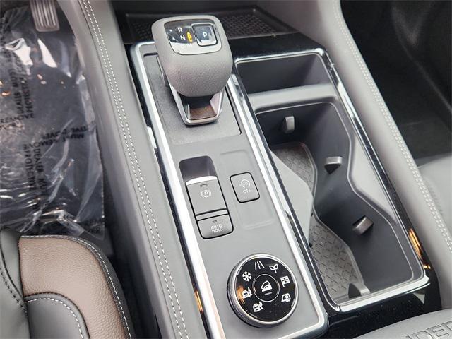 new 2025 Nissan Pathfinder car, priced at $45,670