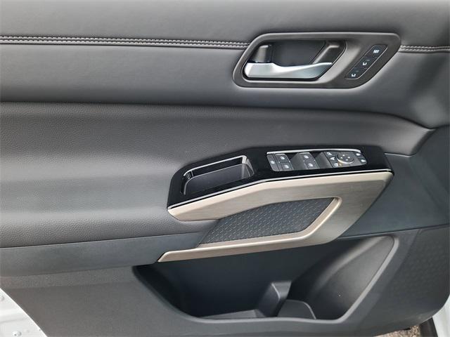 new 2025 Nissan Pathfinder car, priced at $45,670