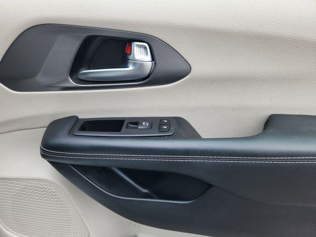 used 2023 Chrysler Pacifica Hybrid car, priced at $25,999