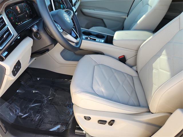 new 2026 Volkswagen Atlas car, priced at $39,411