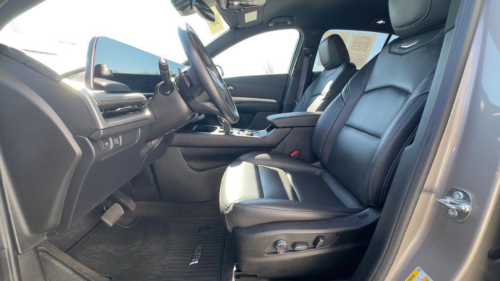 used 2025 Cadillac XT4 car, priced at $34,747