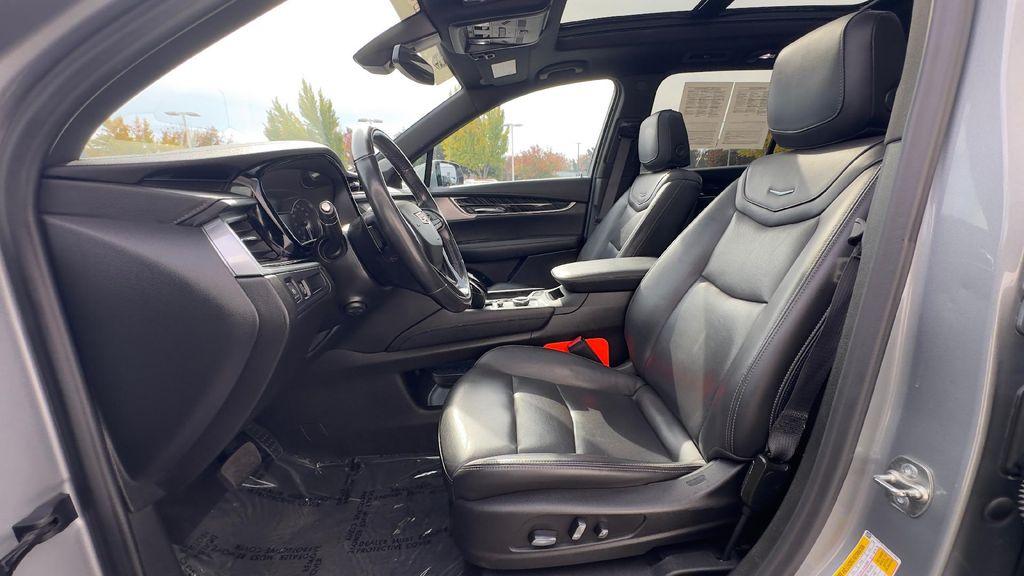 used 2024 Cadillac XT6 car, priced at $37,888