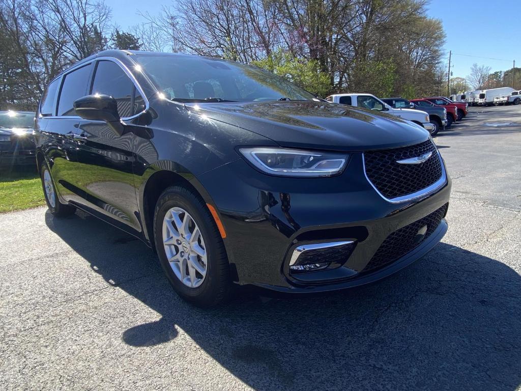 used 2023 Chrysler Pacifica car, priced at $25,999