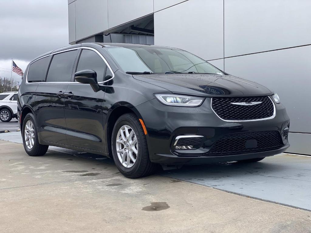 used 2023 Chrysler Pacifica car, priced at $25,399
