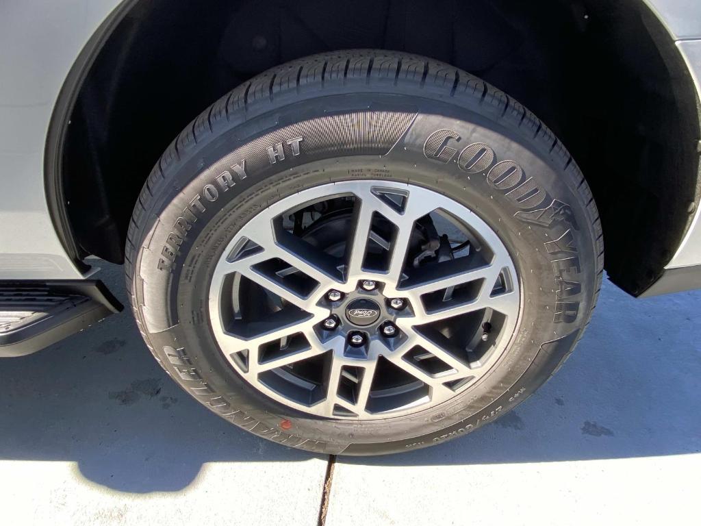 new 2025 Ford Expedition car, priced at $66,540