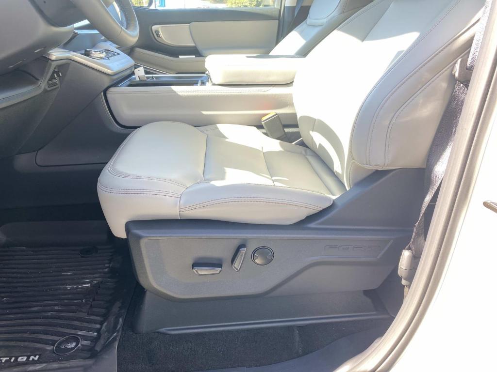 new 2025 Ford Expedition car, priced at $66,540