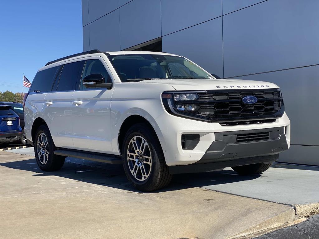 new 2025 Ford Expedition car, priced at $66,540