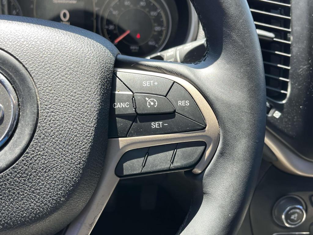 used 2014 Jeep Cherokee car, priced at $11,599