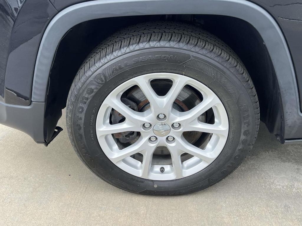 used 2017 Jeep Cherokee car, priced at $11,599