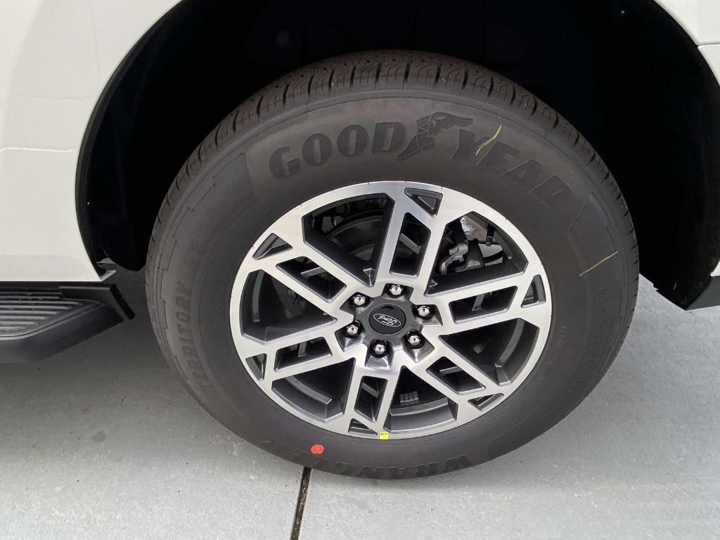 new 2025 Ford Expedition car, priced at $66,835