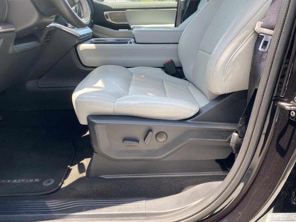 used 2025 Ford Expedition car, priced at $67,477