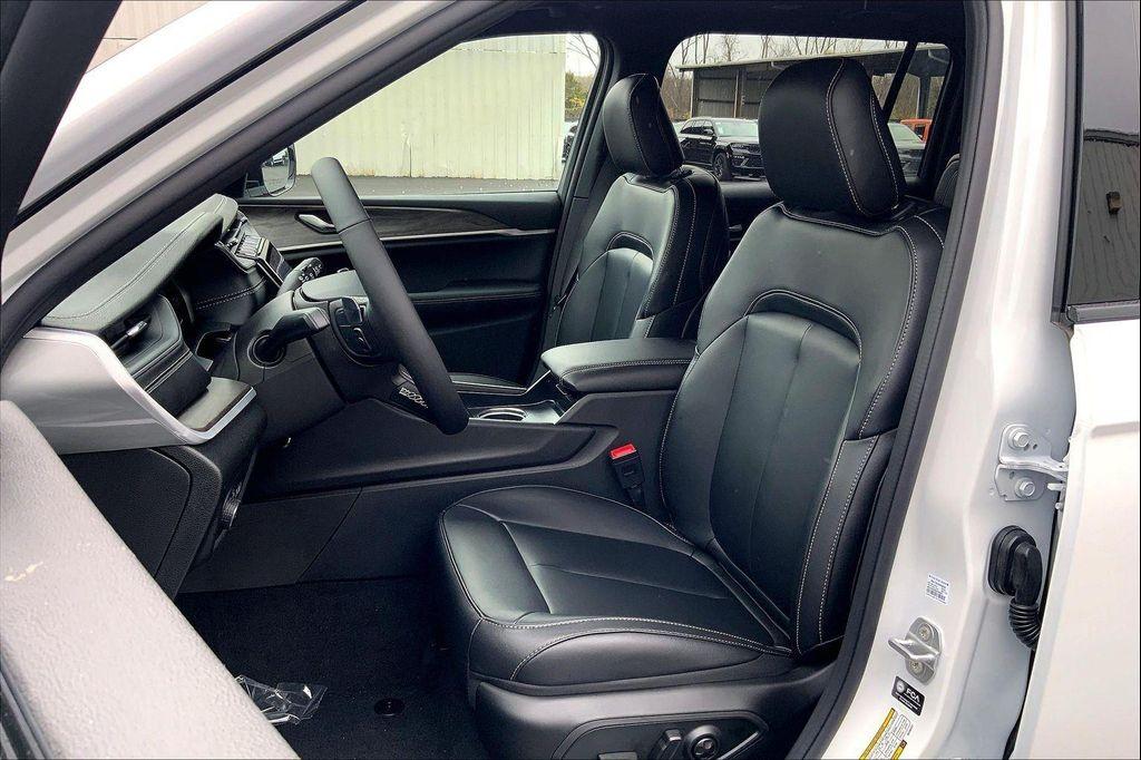 new 2025 Jeep Grand Cherokee L car, priced at $44,293