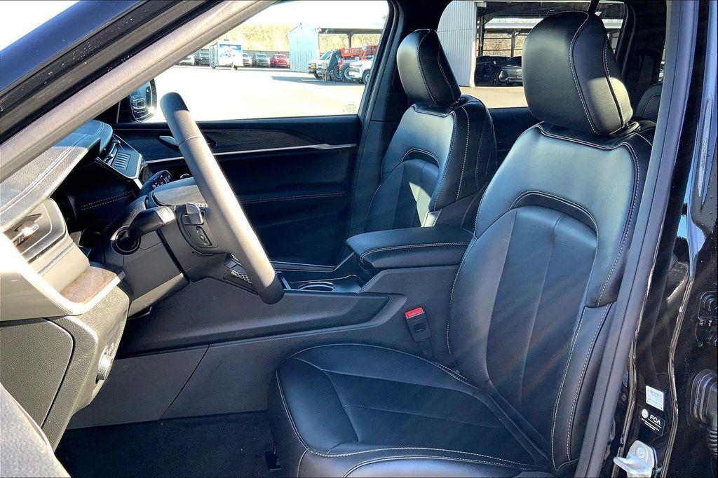 new 2026 Jeep Grand Cherokee car, priced at $41,700