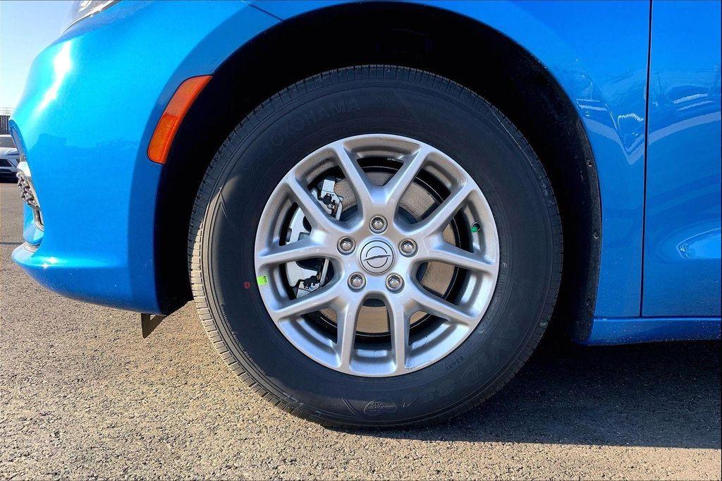 new 2026 Chrysler Pacifica car, priced at $37,542