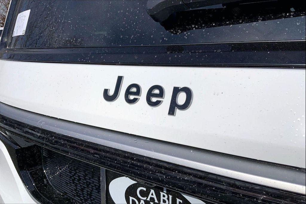 new 2026 Jeep Grand Wagoneer L car, priced at $71,330