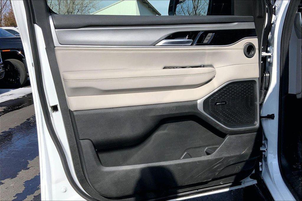 new 2026 Jeep Grand Wagoneer L car, priced at $71,330