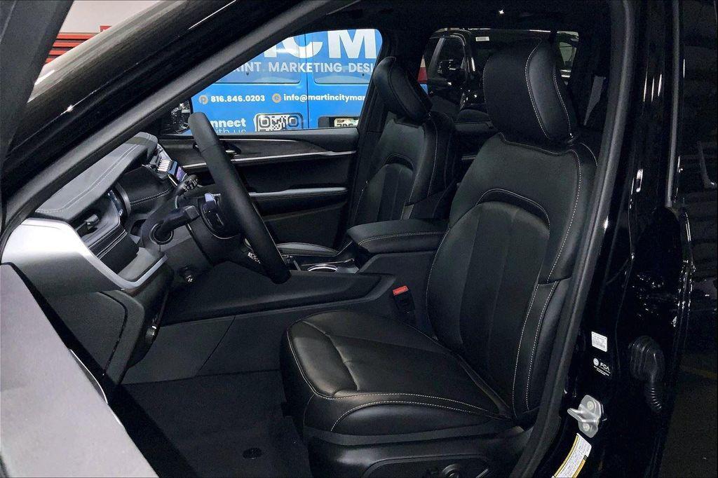 new 2025 Jeep Grand Cherokee car, priced at $45,429