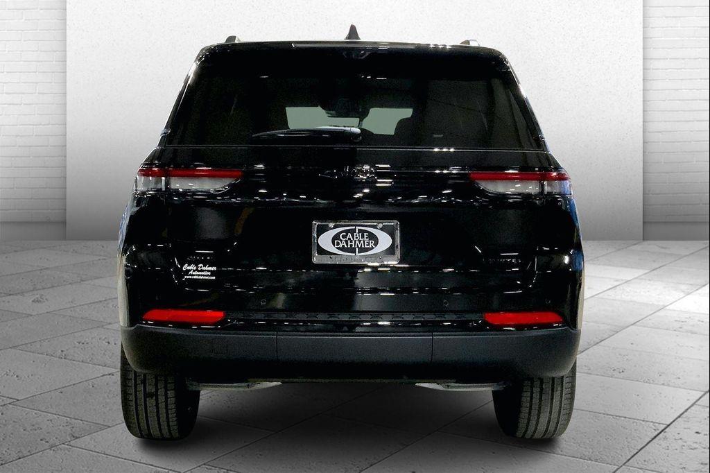 new 2025 Jeep Grand Cherokee car, priced at $45,429