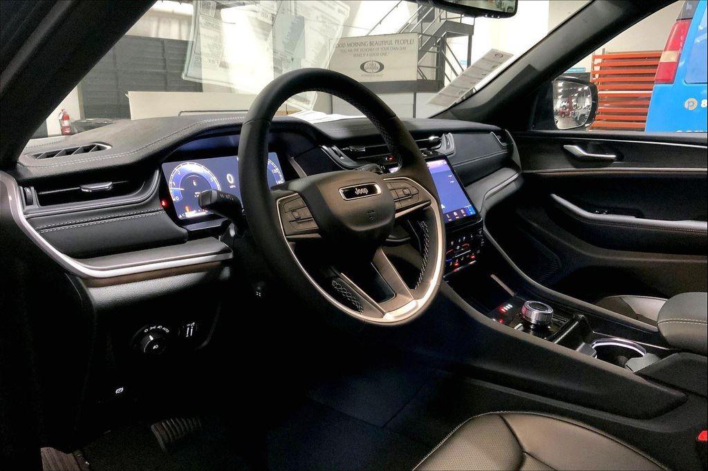 new 2025 Jeep Grand Cherokee car, priced at $45,429