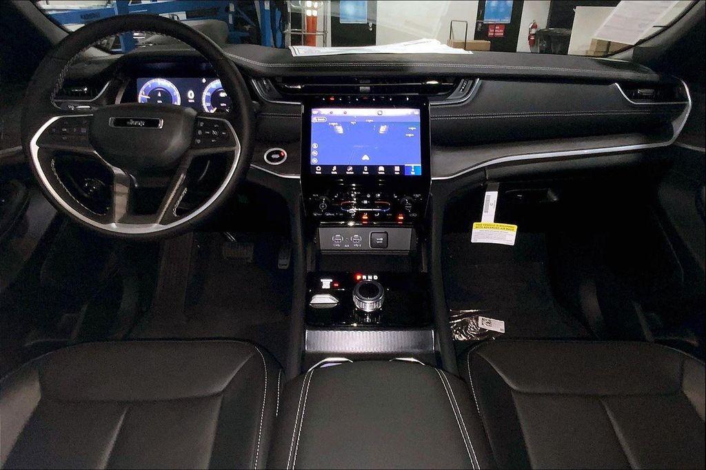 new 2025 Jeep Grand Cherokee car, priced at $45,429