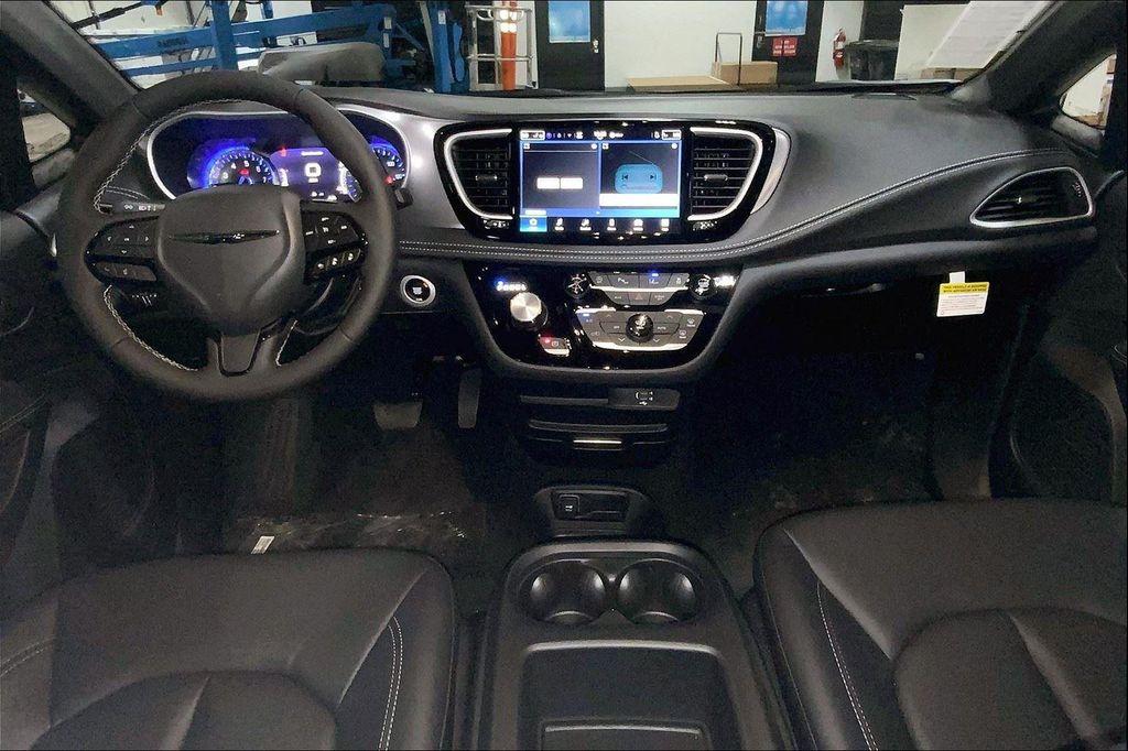 new 2026 Chrysler Pacifica car, priced at $39,713