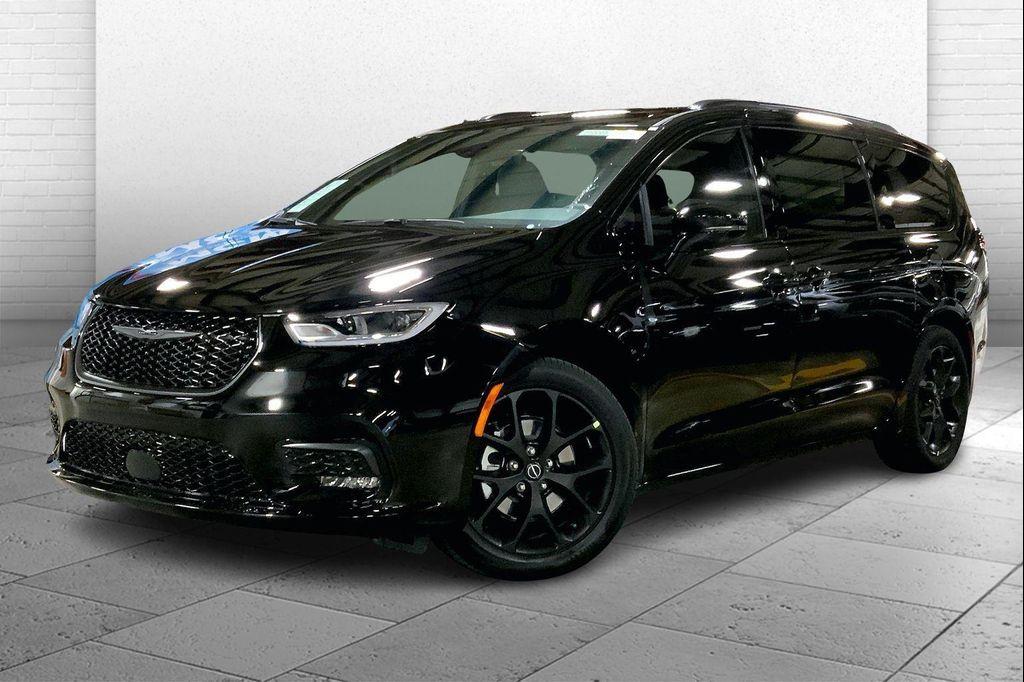 new 2026 Chrysler Pacifica car, priced at $39,713