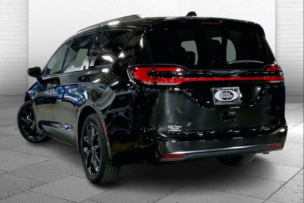 new 2026 Chrysler Pacifica car, priced at $39,713