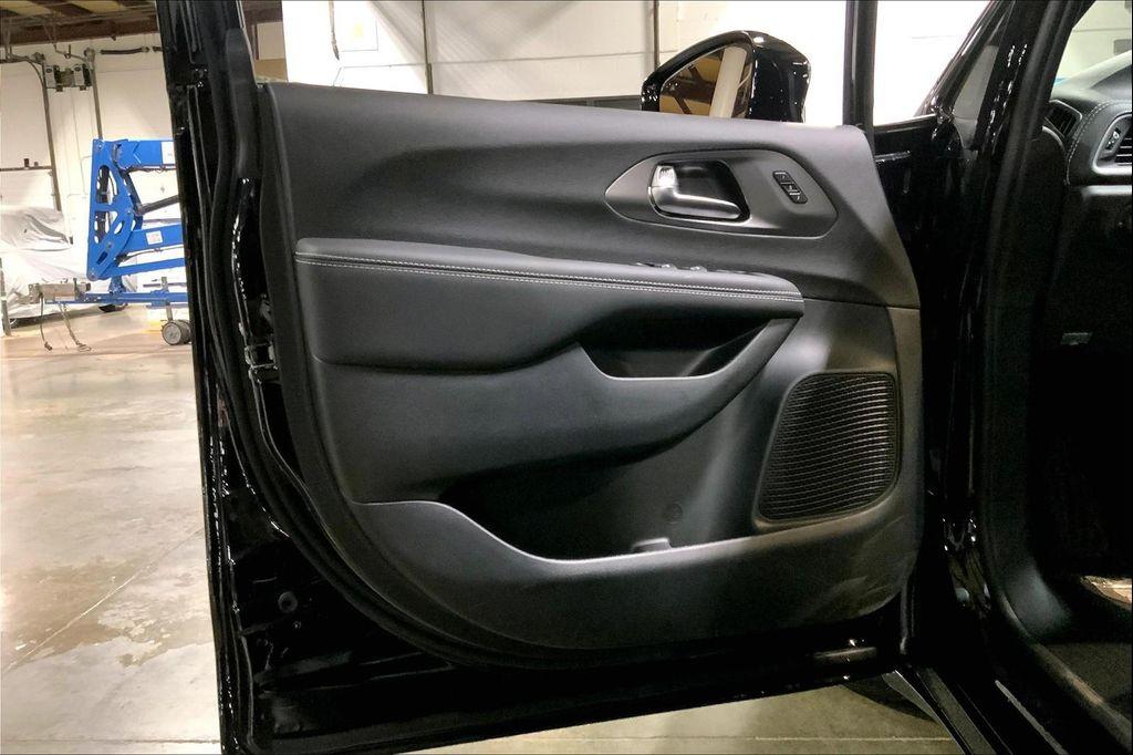 new 2026 Chrysler Pacifica car, priced at $39,093