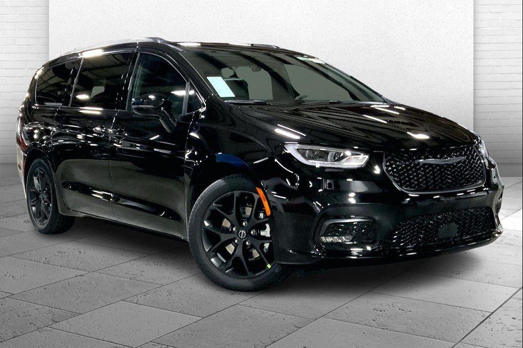 new 2026 Chrysler Pacifica car, priced at $39,093