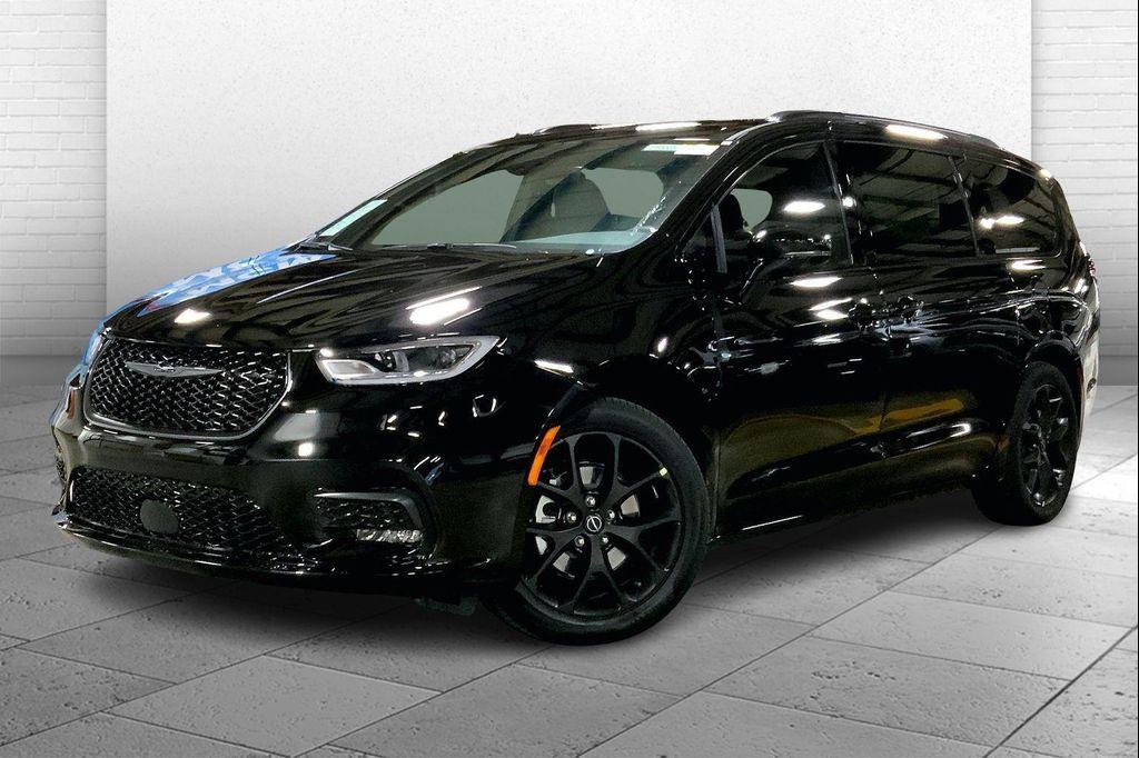 new 2026 Chrysler Pacifica car, priced at $39,093