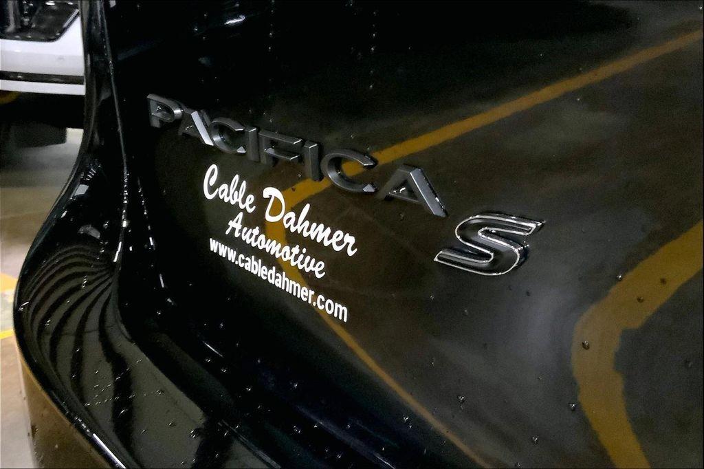 new 2026 Chrysler Pacifica car, priced at $39,093