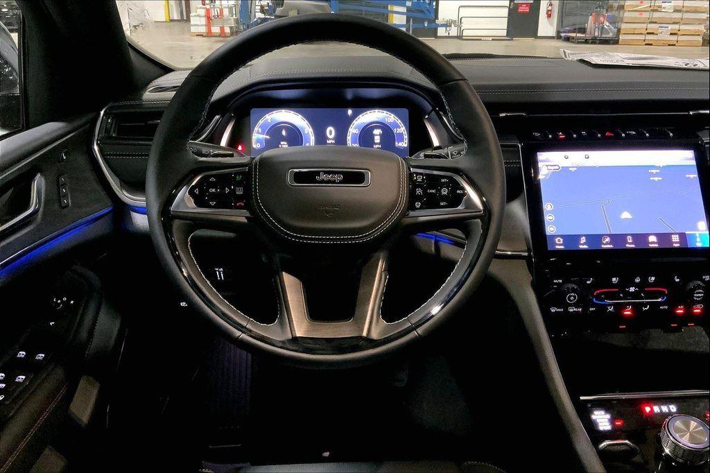 new 2025 Jeep Grand Cherokee car, priced at $50,577