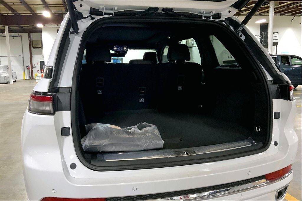 new 2025 Jeep Grand Cherokee car, priced at $50,577