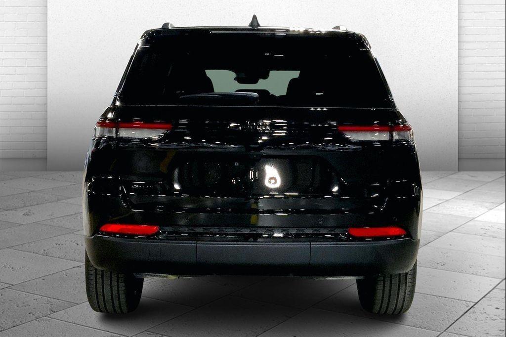 new 2025 Jeep Grand Cherokee car, priced at $43,074