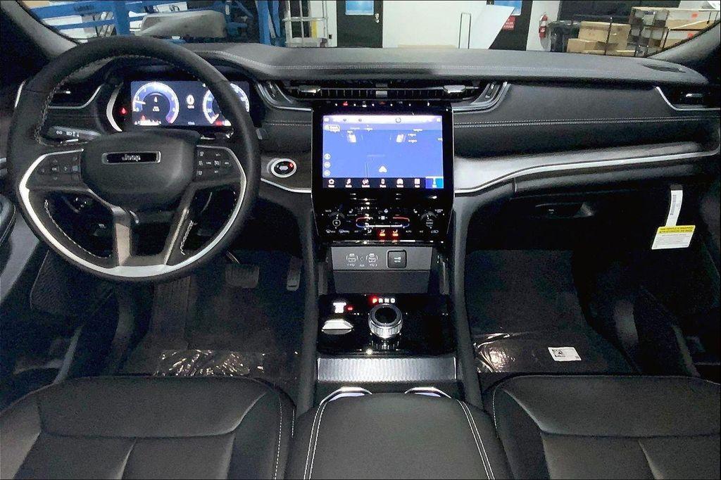 new 2025 Jeep Grand Cherokee car, priced at $43,074