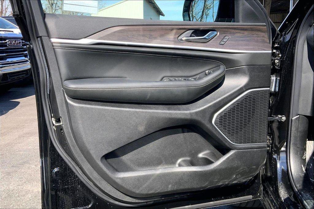 new 2026 Jeep Grand Cherokee L car, priced at $52,575