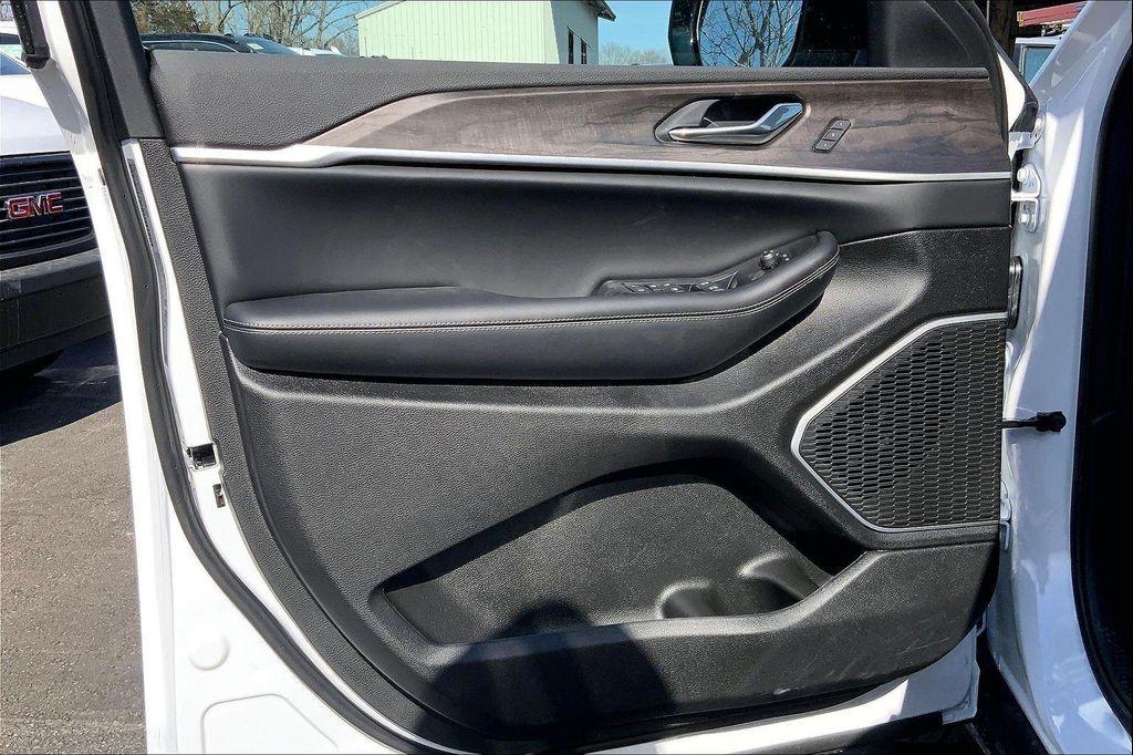 new 2026 Jeep Grand Cherokee car, priced at $47,400